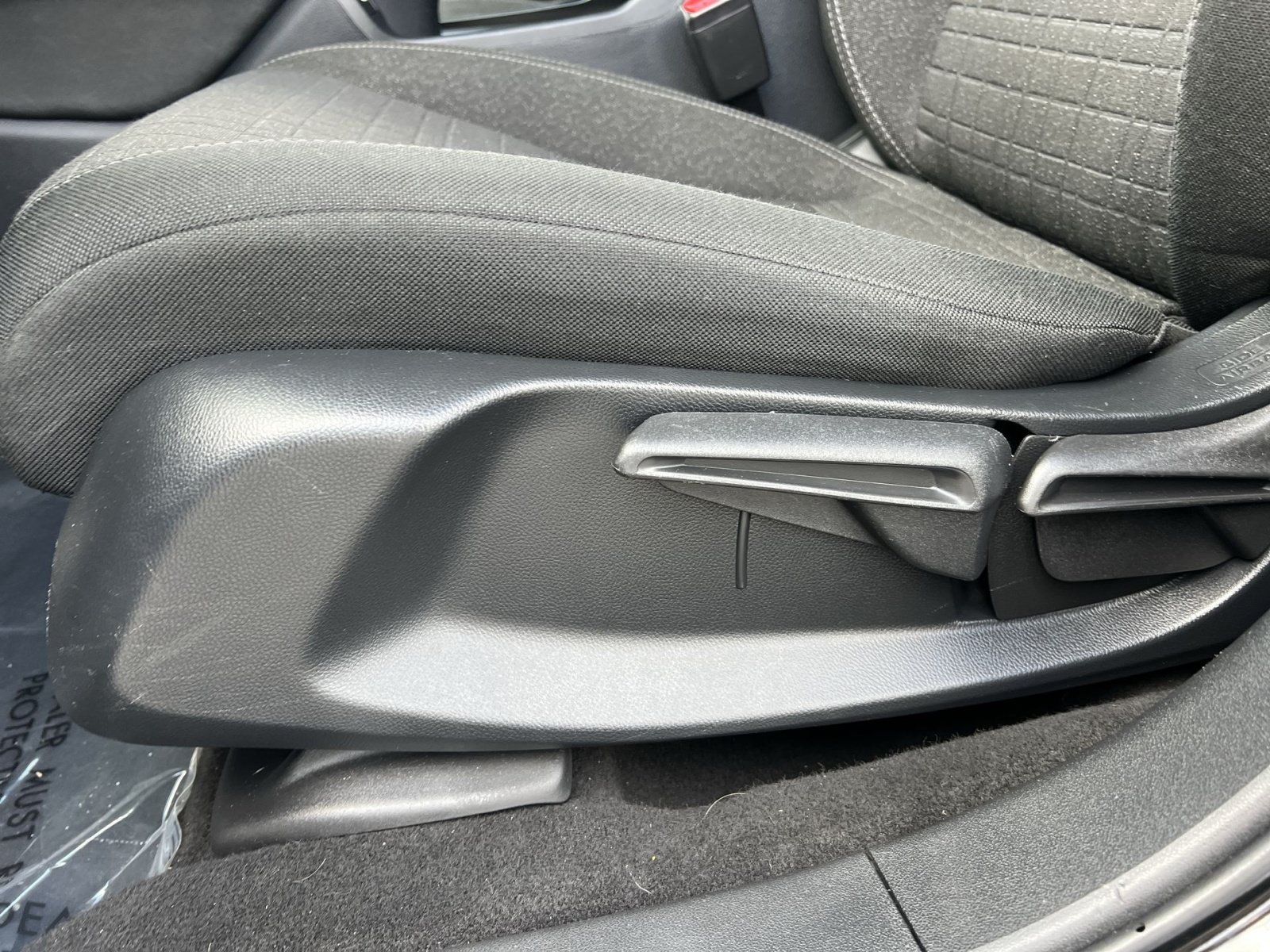 Used 2023 Honda HR-V LX image 14