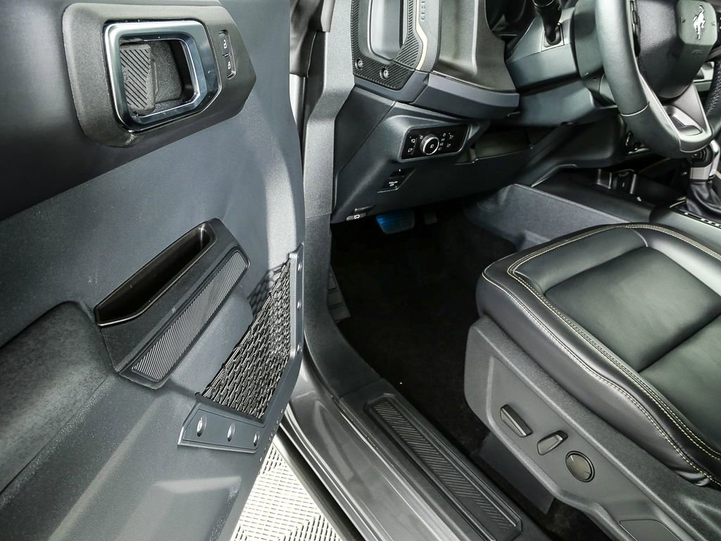 Used 2025 Ford Bronco Badlands AWD/4WD image 5