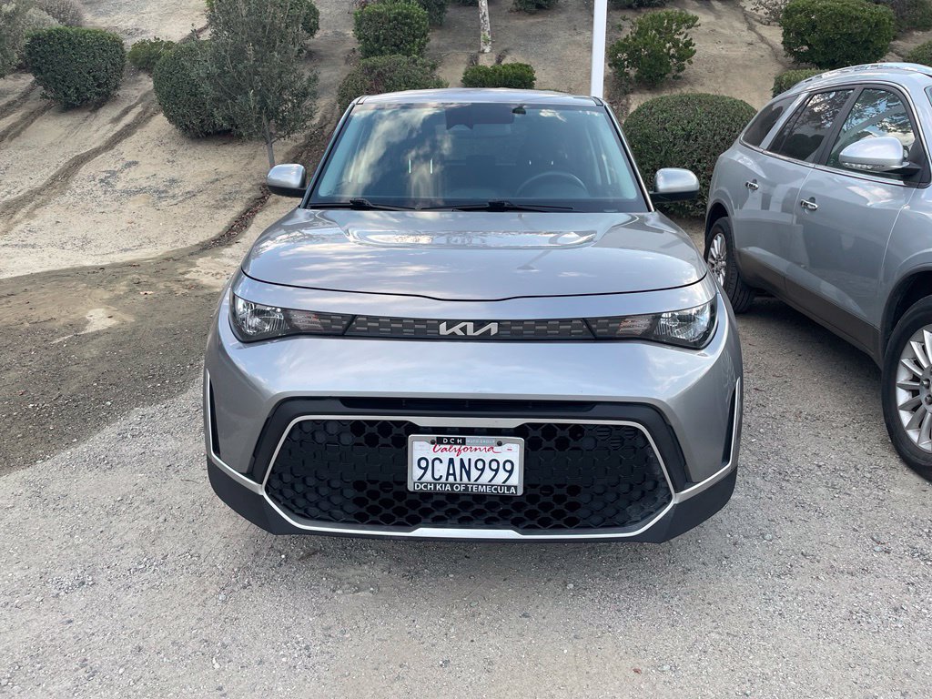 Used 2023 Kia Soul LX FWD image 2