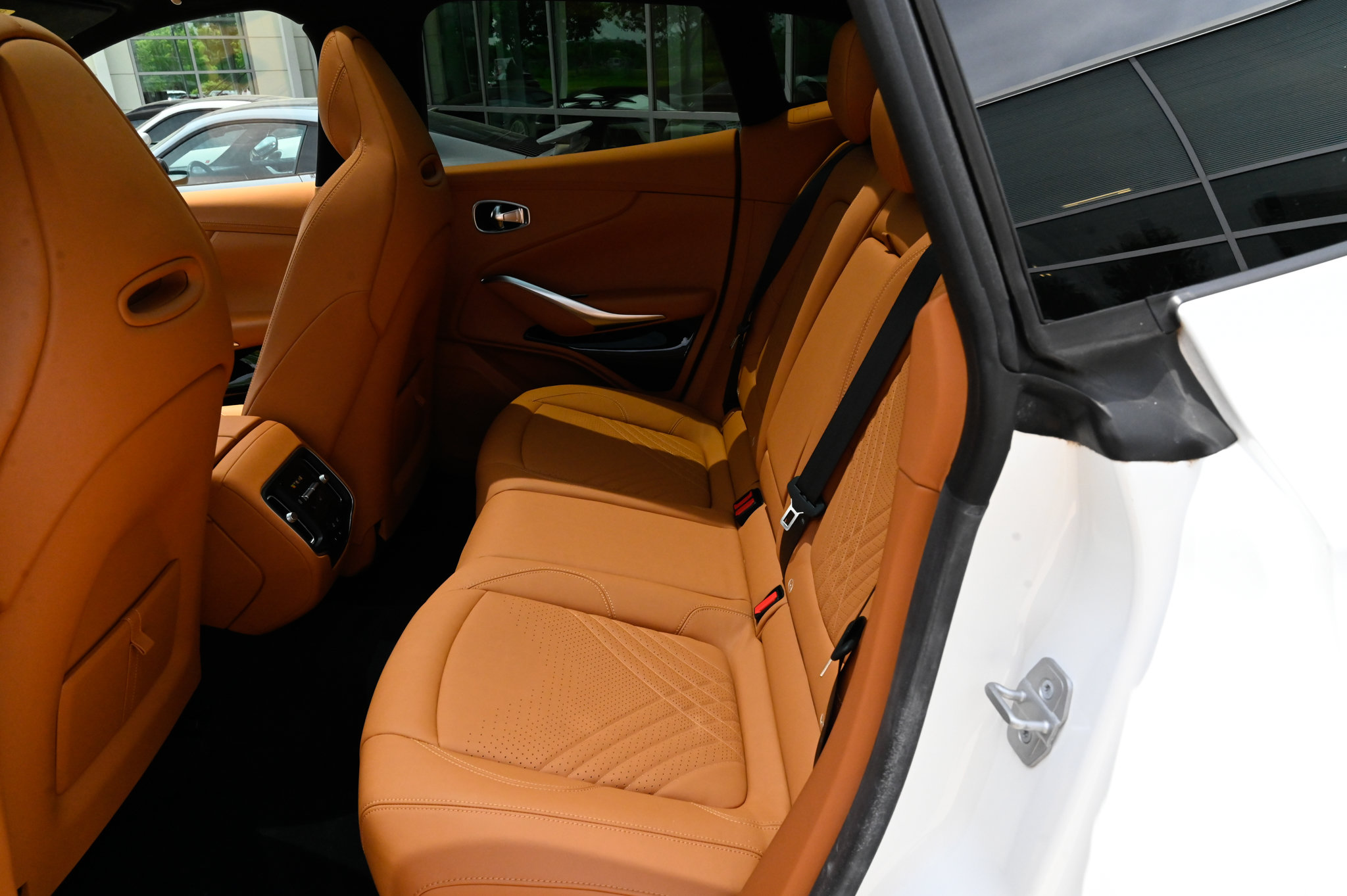 Used 2024 Aston Martin DBX AWD/4WD image 34