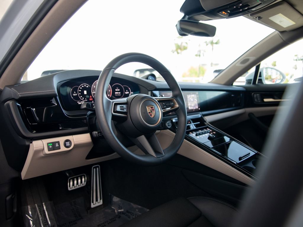 Certified 2025 Porsche Panamera 4 image 4