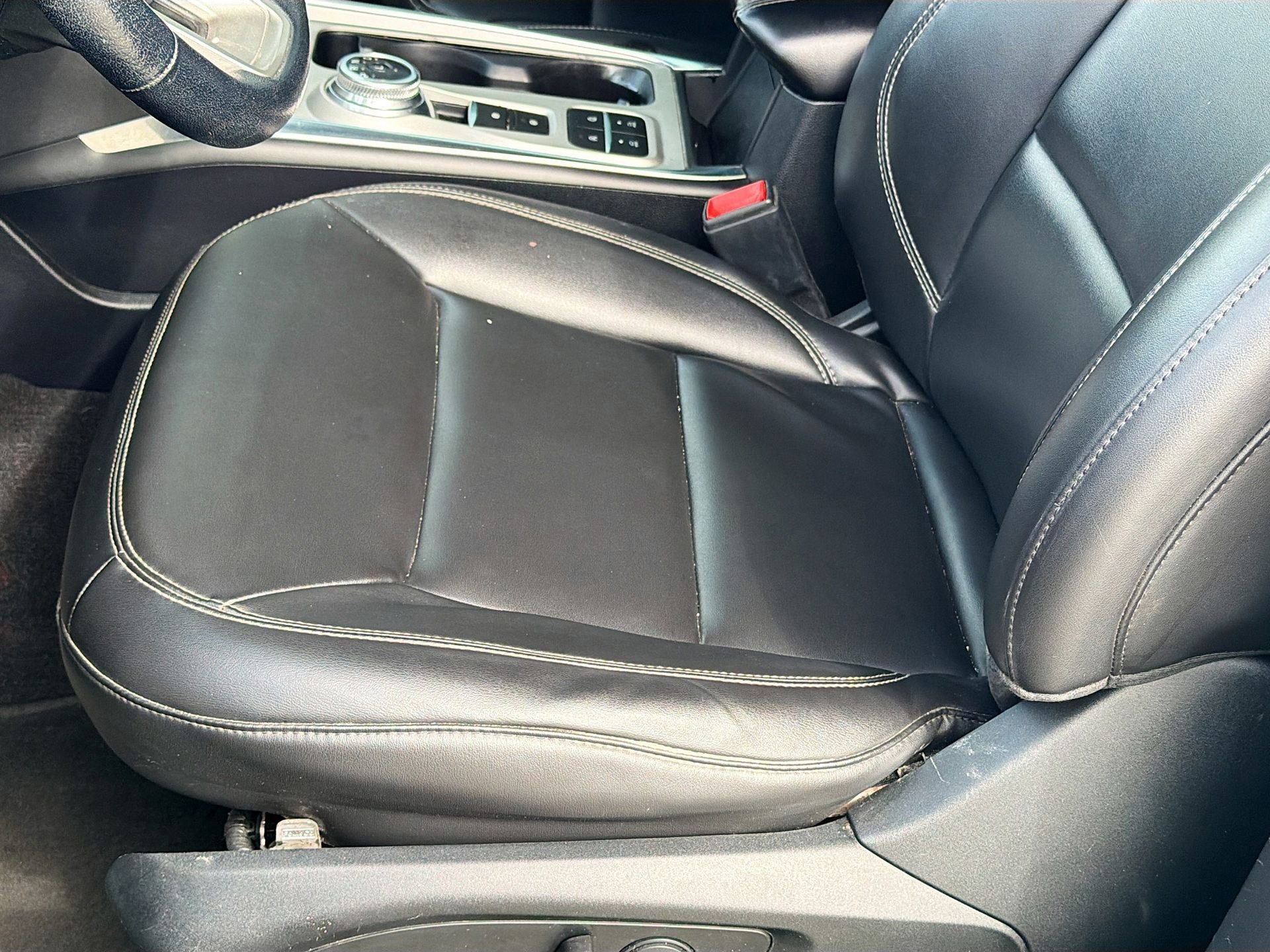 Used 2021 Ford Explorer XLT w/ Equipment Group 202A RWD image 22