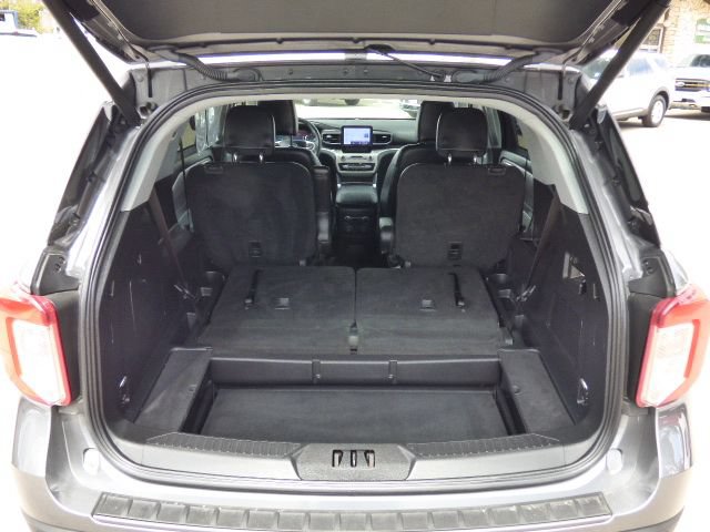 Used 2024 Ford Explorer XLT w/ Equipment Group 202A RWD image 12