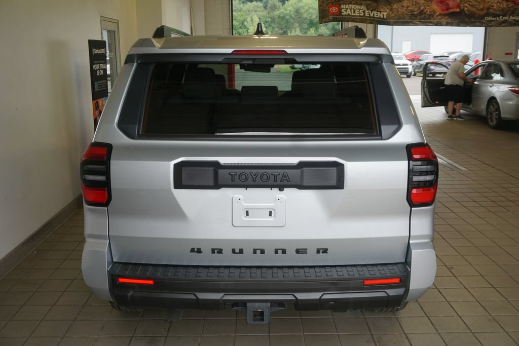 Used 2025 Toyota 4Runner SR5 AWD/4WD image 14