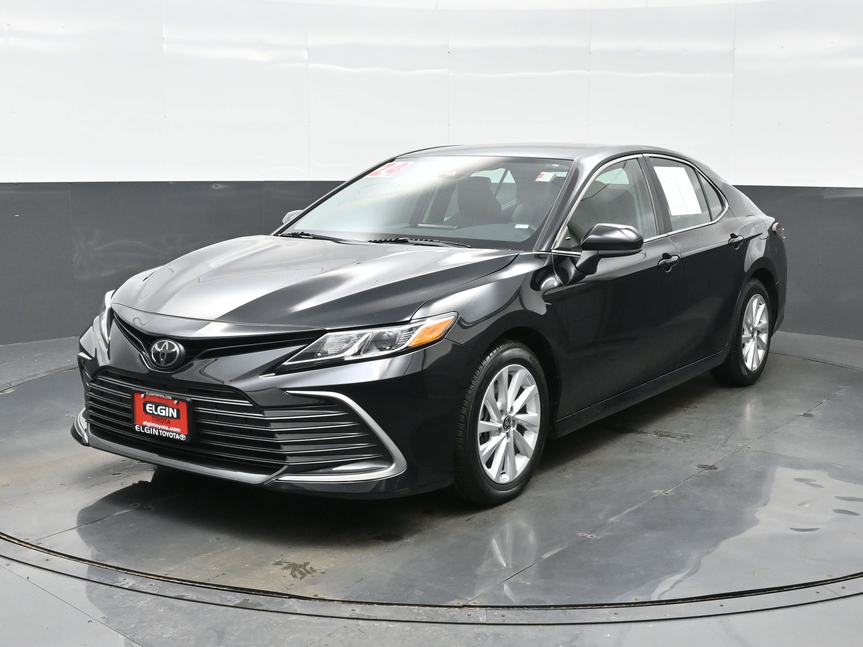 Used 2024 Toyota Camry LE image 2