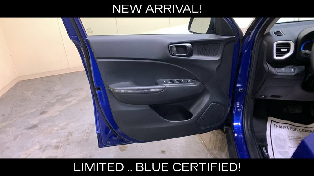 Used 2024 Hyundai Venue Limited FWD image 21