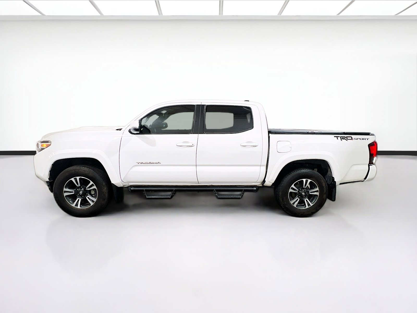 Used 2018 Toyota Tacoma TRD Sport w/ Technology Package RWD image 21