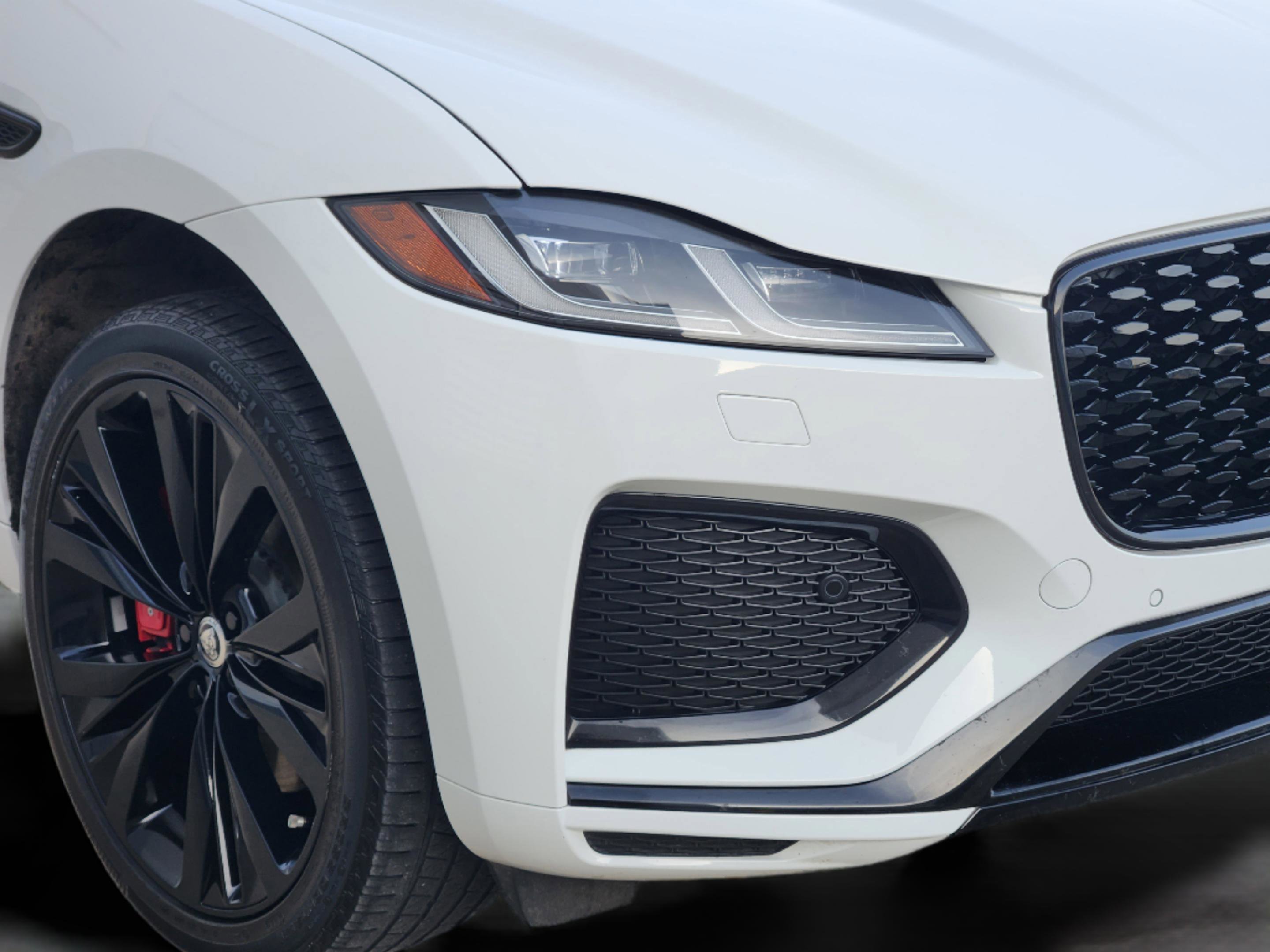 Certified 2024 Jaguar F-PACE R-Dynamic S image 37