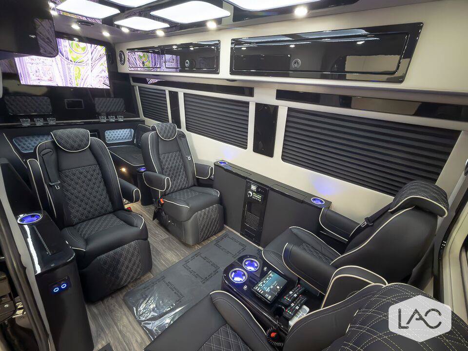 Used 2025 Mercedes-Benz Sprinter 3500 image 18