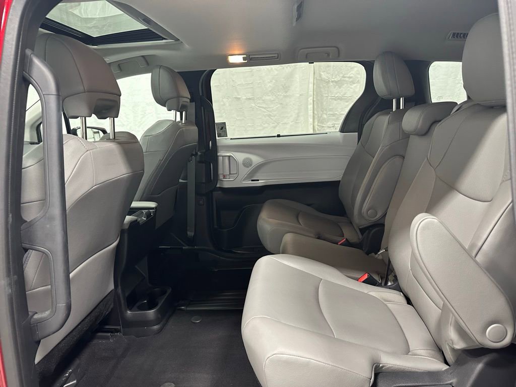 Used 2025 Toyota Sienna XLE image 49