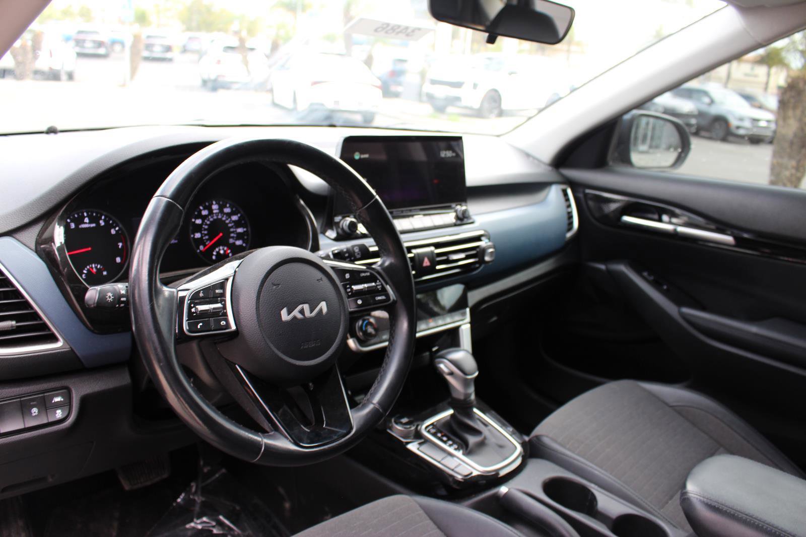 Certified 2022 Kia Seltos S image 17