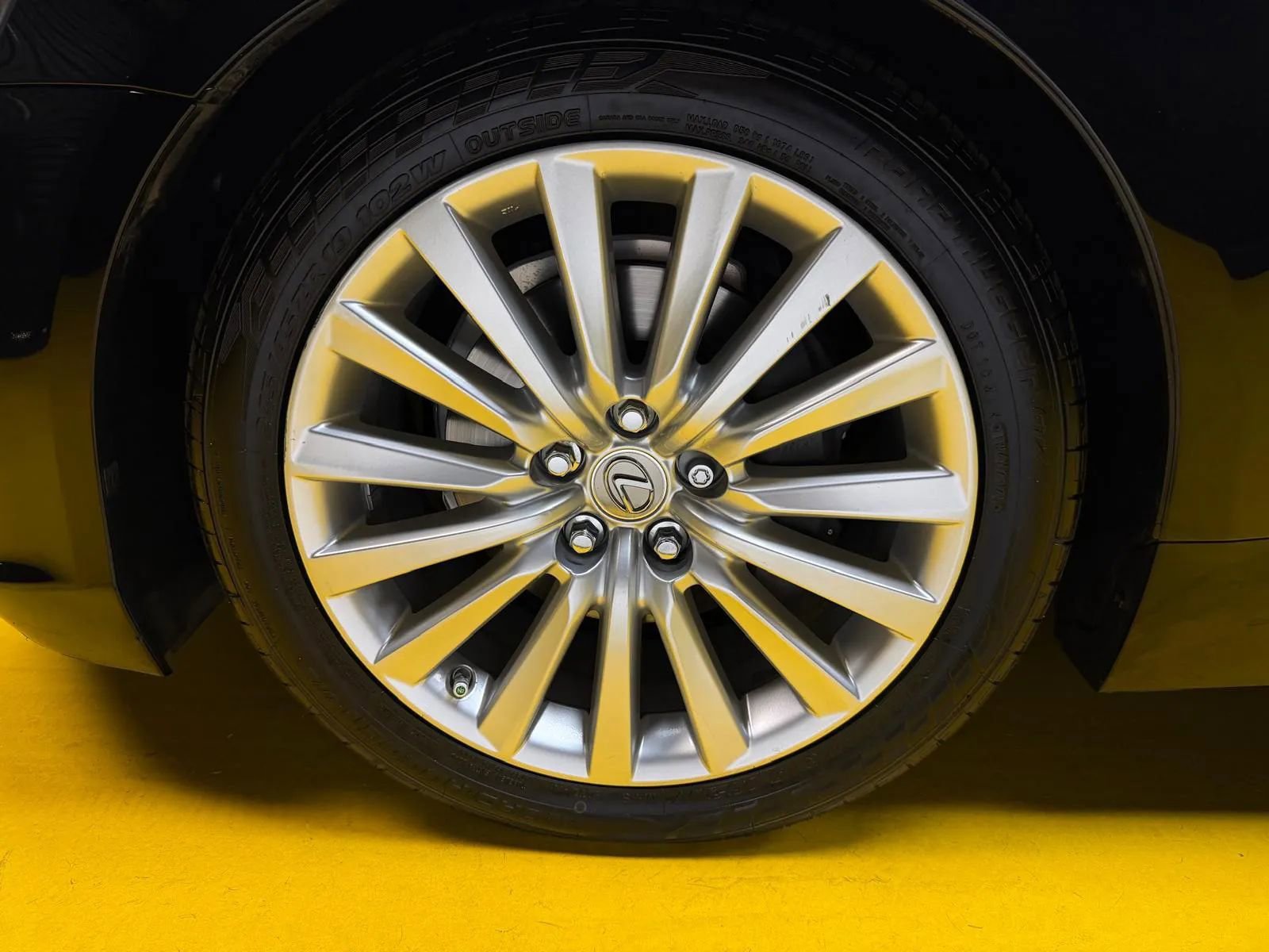 Used 2013 Lexus LS 460 w/ Comfort Pkg image 8