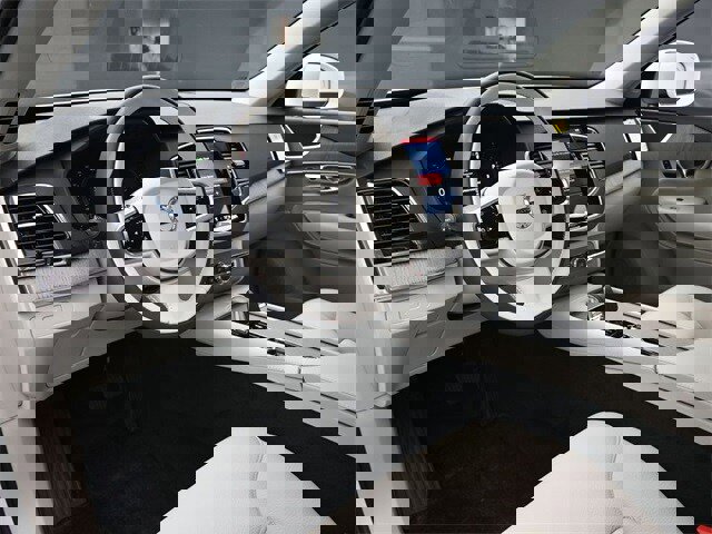 New 2025 Volvo XC90 B6 Plus w/ Protection Package Premier image 18