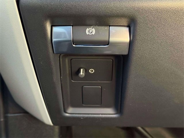 Used 2023 Land Rover Defender 110 X-Dynamic SE image 22