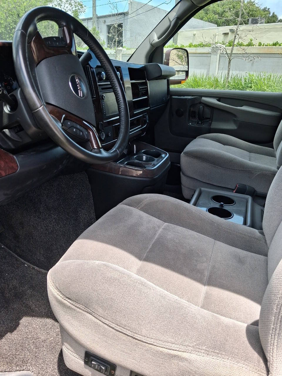 Used 2010 GMC Savana 1500 AWD w/ Preferred Equipment Group image 7