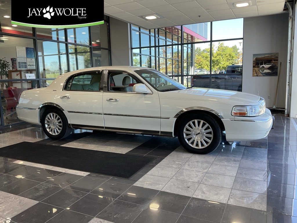 Used 2004 Lincoln Town Car Ultimate