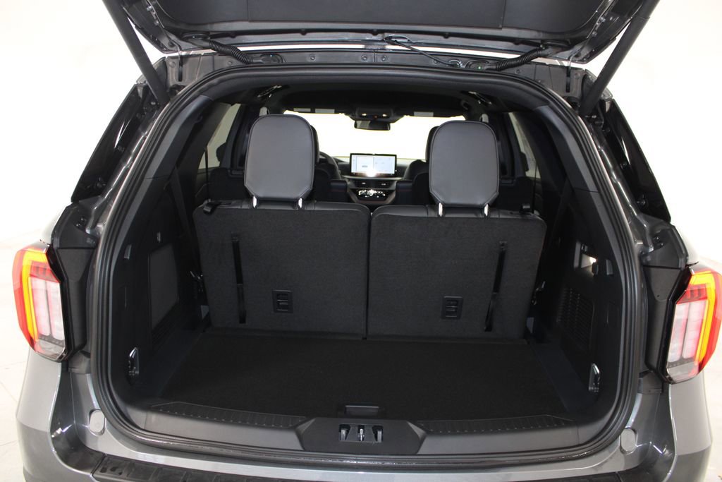 New 2026 Ford Explorer ST-Line w/ ST-Line Street Pack image 16