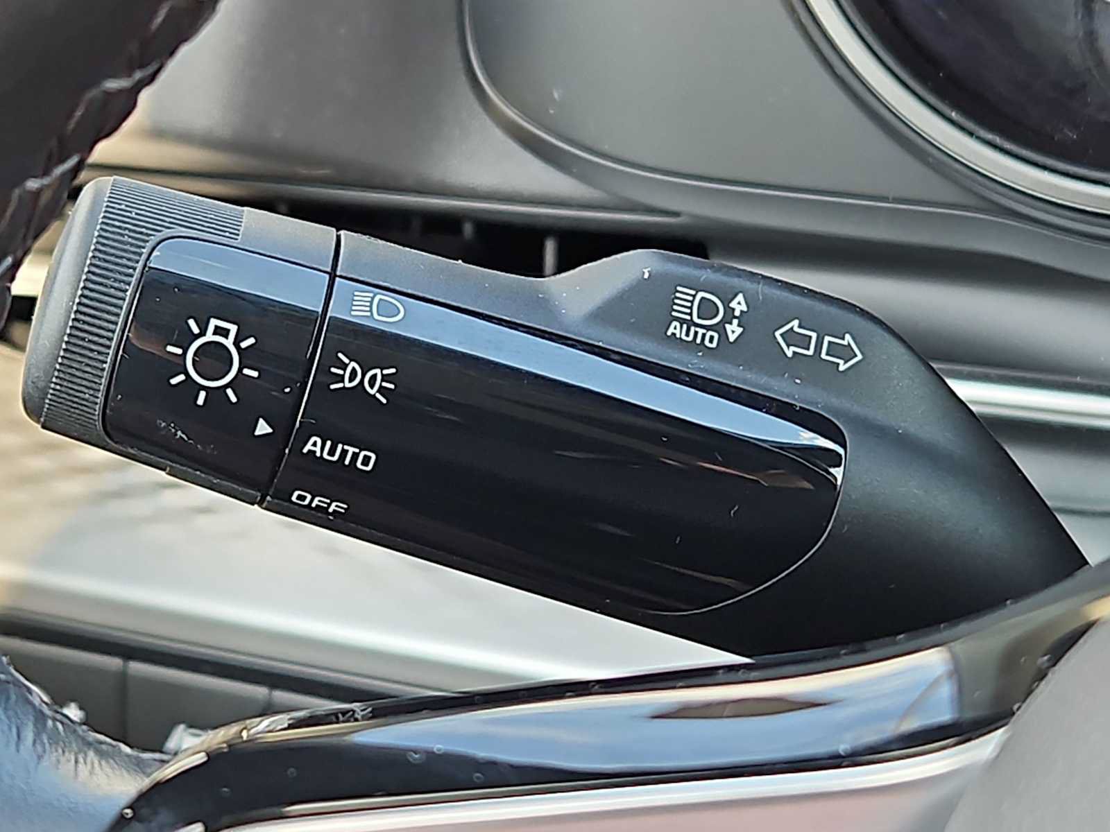 Used 2024 Kia Carnival LX FWD image 20