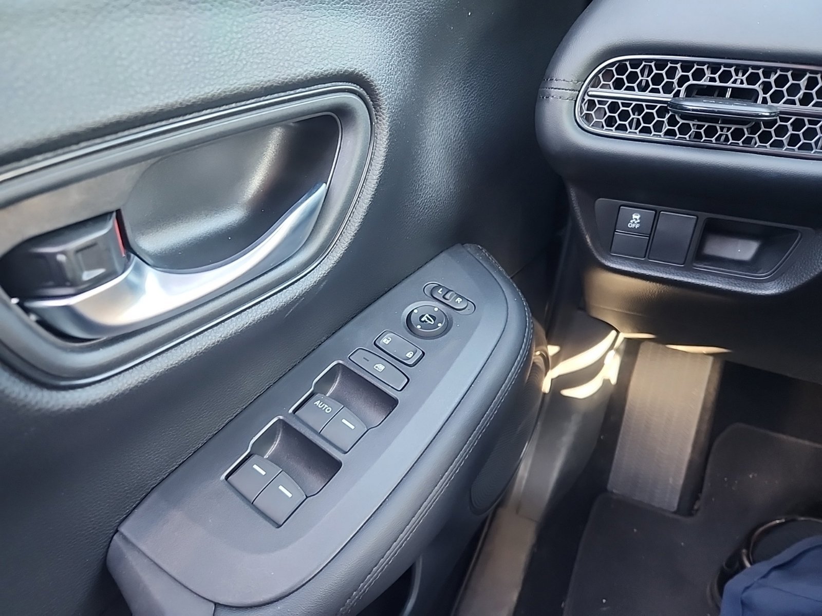 Used 2024 Honda HR-V LX image 14