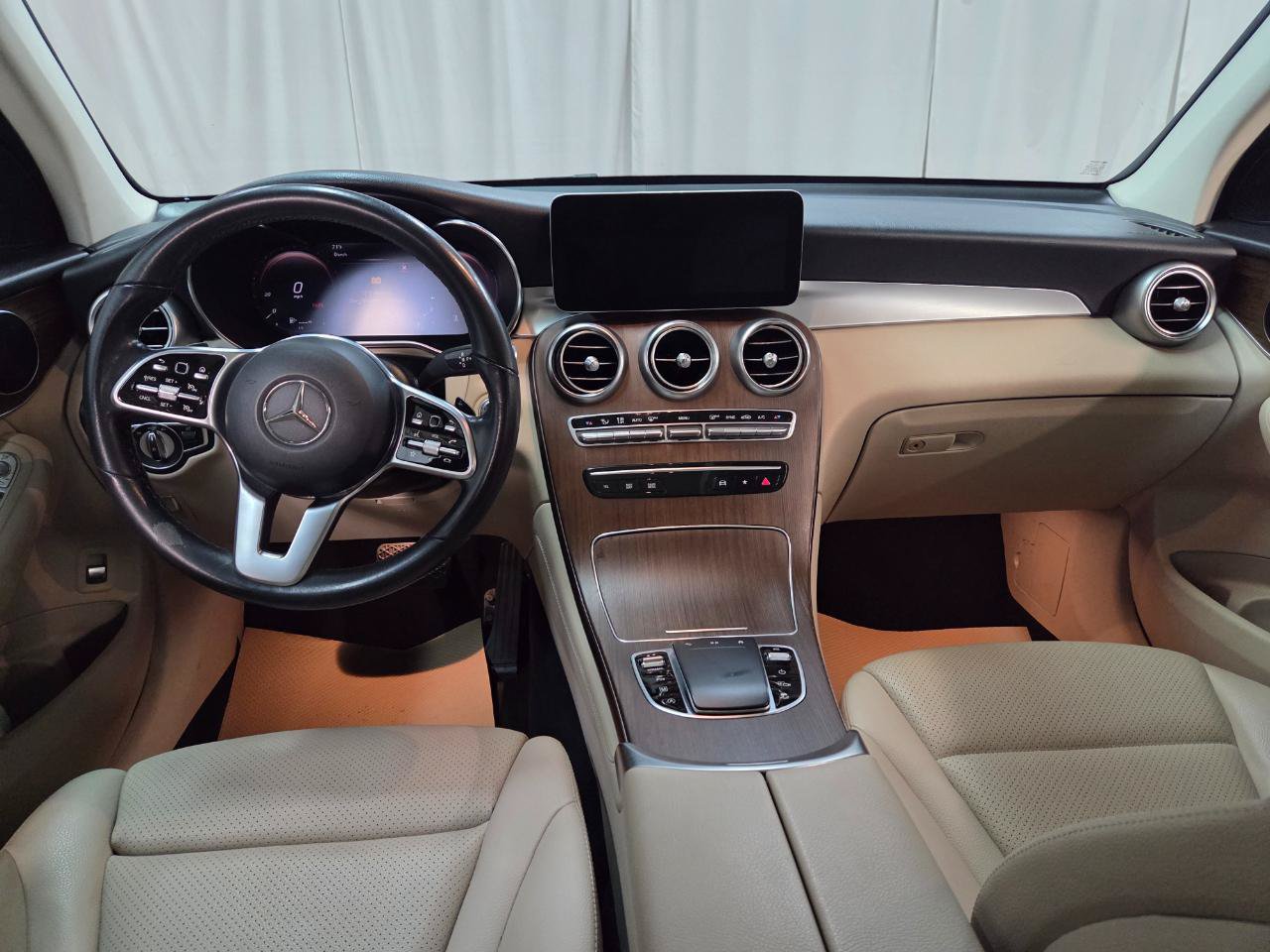 Used 2020 Mercedes-Benz GLC 300 4MATIC w/ Parking Assistance Package image 17
