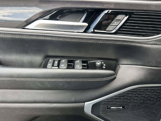 Certified 2024 Jeep Wagoneer 4WD image 12