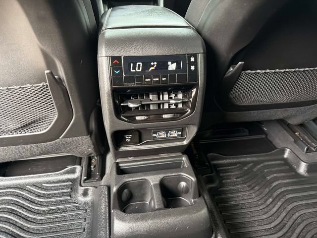 Used 2025 Jeep Grand Cherokee L Altitude AWD/4WD image 17