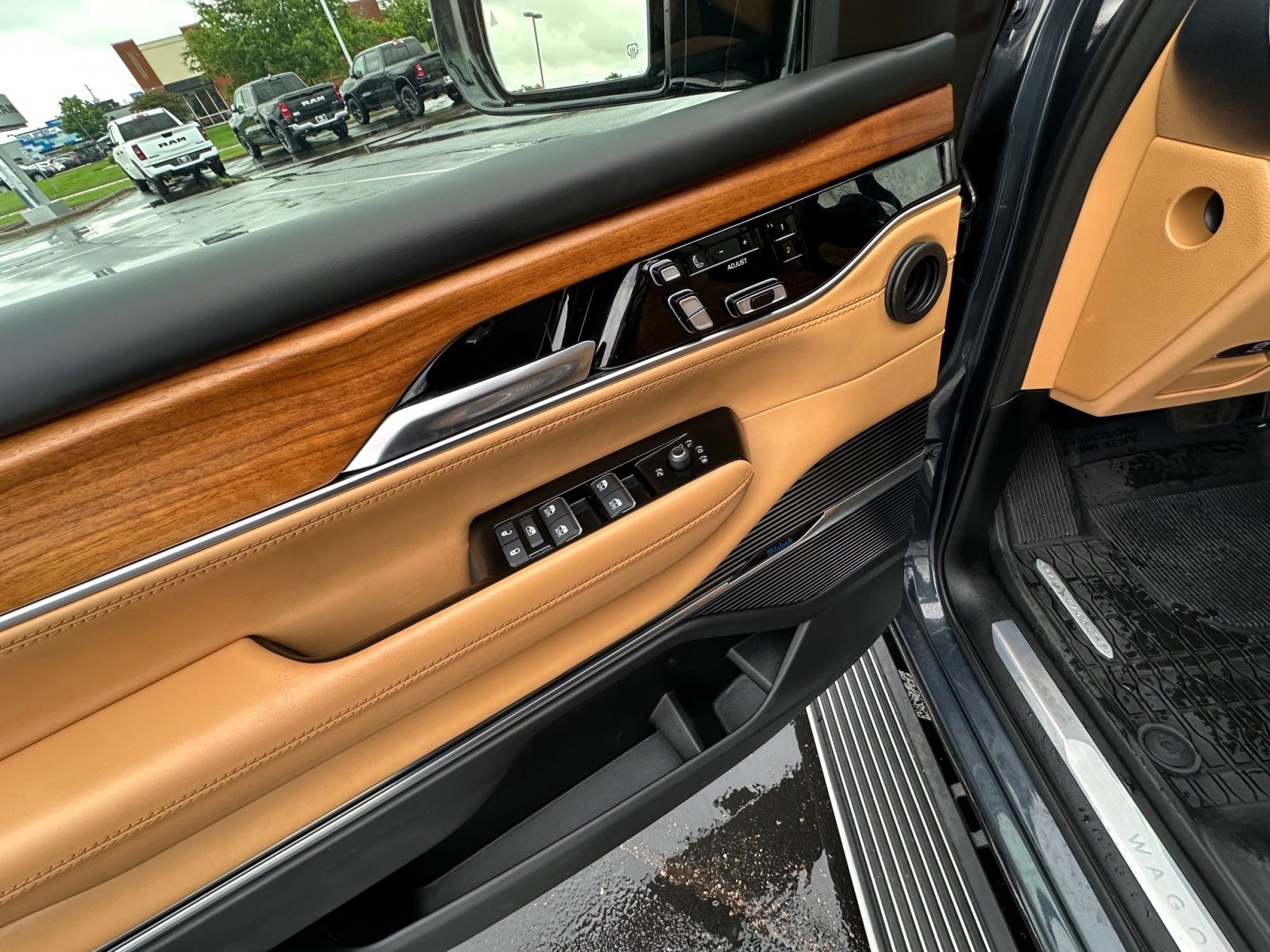 Used 2024 Jeep Grand Wagoneer L Series III w/ Rear Seat Video Group 1 image 26