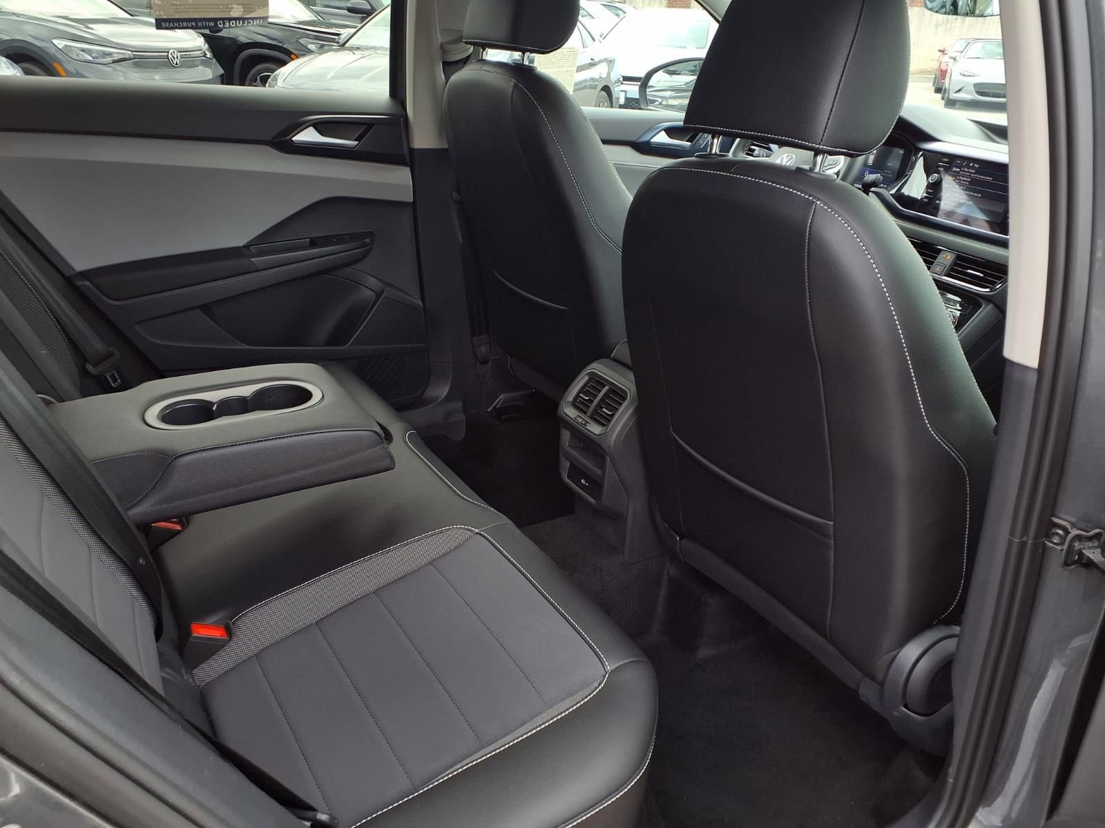 Used 2023 Volkswagen Taos SE w/ Panoramic Sunroof Package FWD image 22