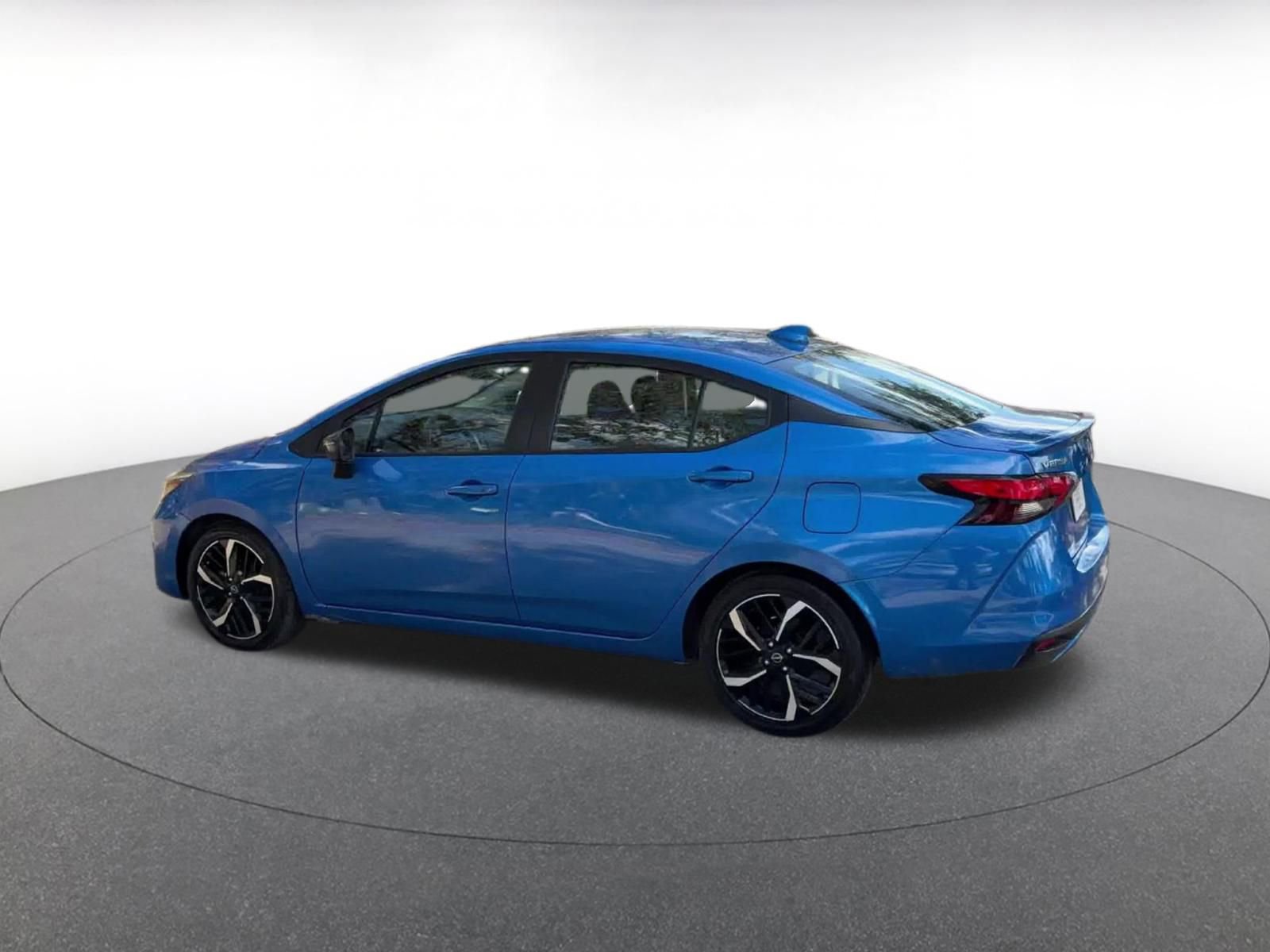 Used 2024 Nissan Versa SR image 10