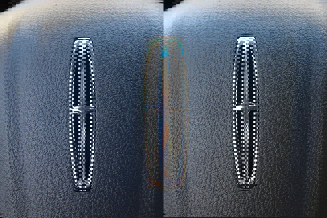 Used 2018 Lincoln MKX Reserve w/ Enhanced Security Package image 32