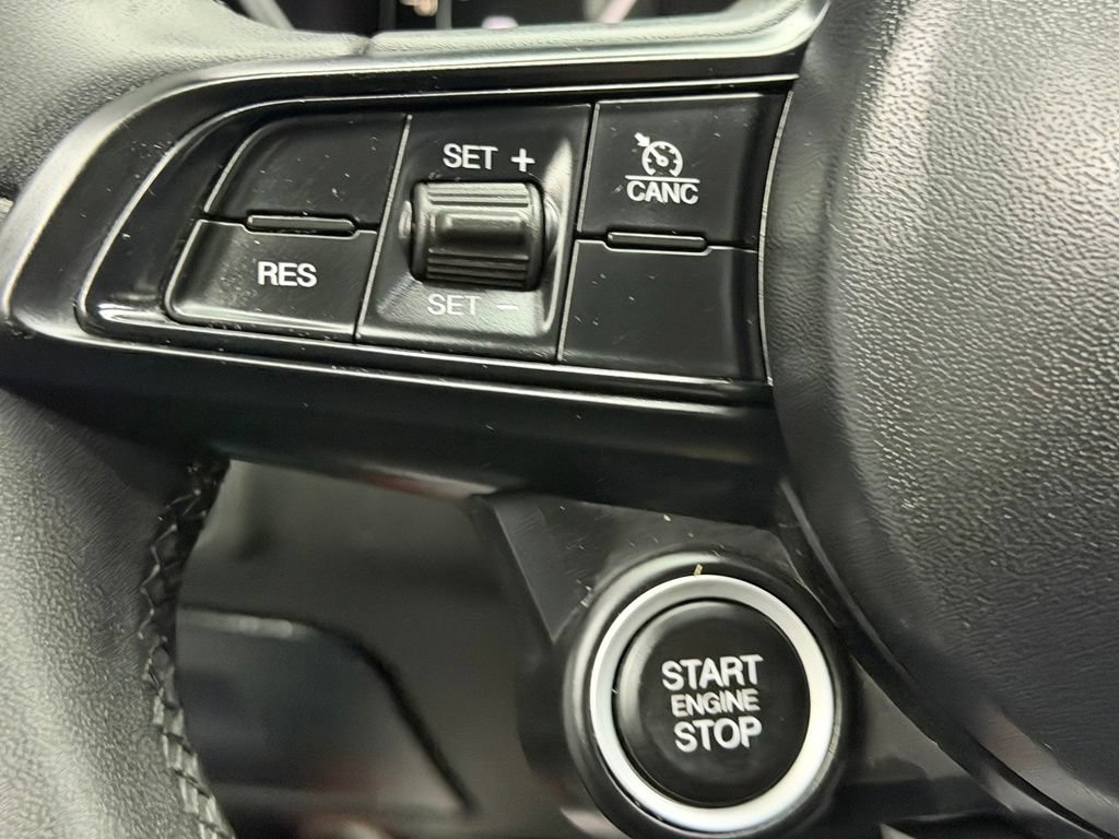 Used 2020 Alfa Romeo Giulia RWD image 29