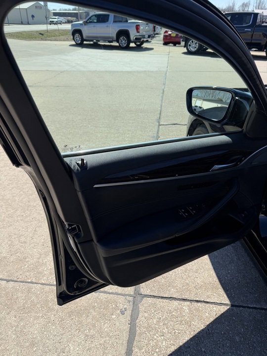 Used 2021 BMW 530i xDrive w/ Convenience Package image 9