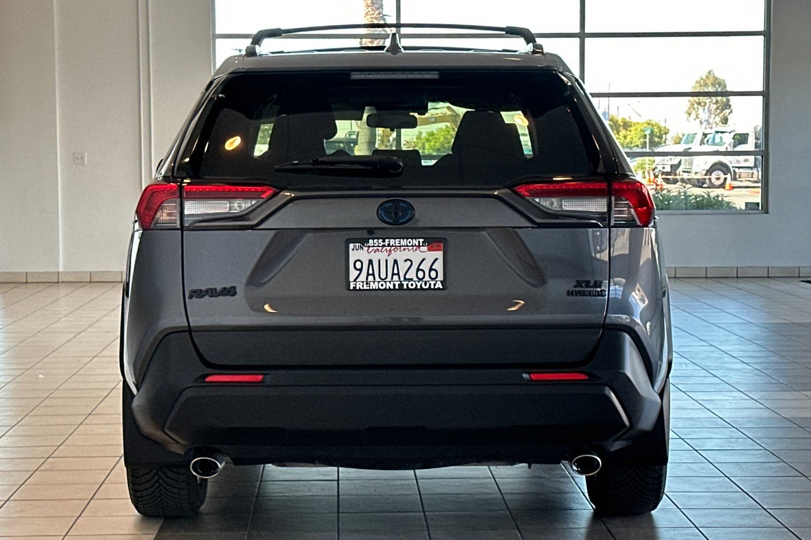 Certified 2021 Toyota RAV4 XLE w/ XLE Grade Weather Package AWD/4WD image 5