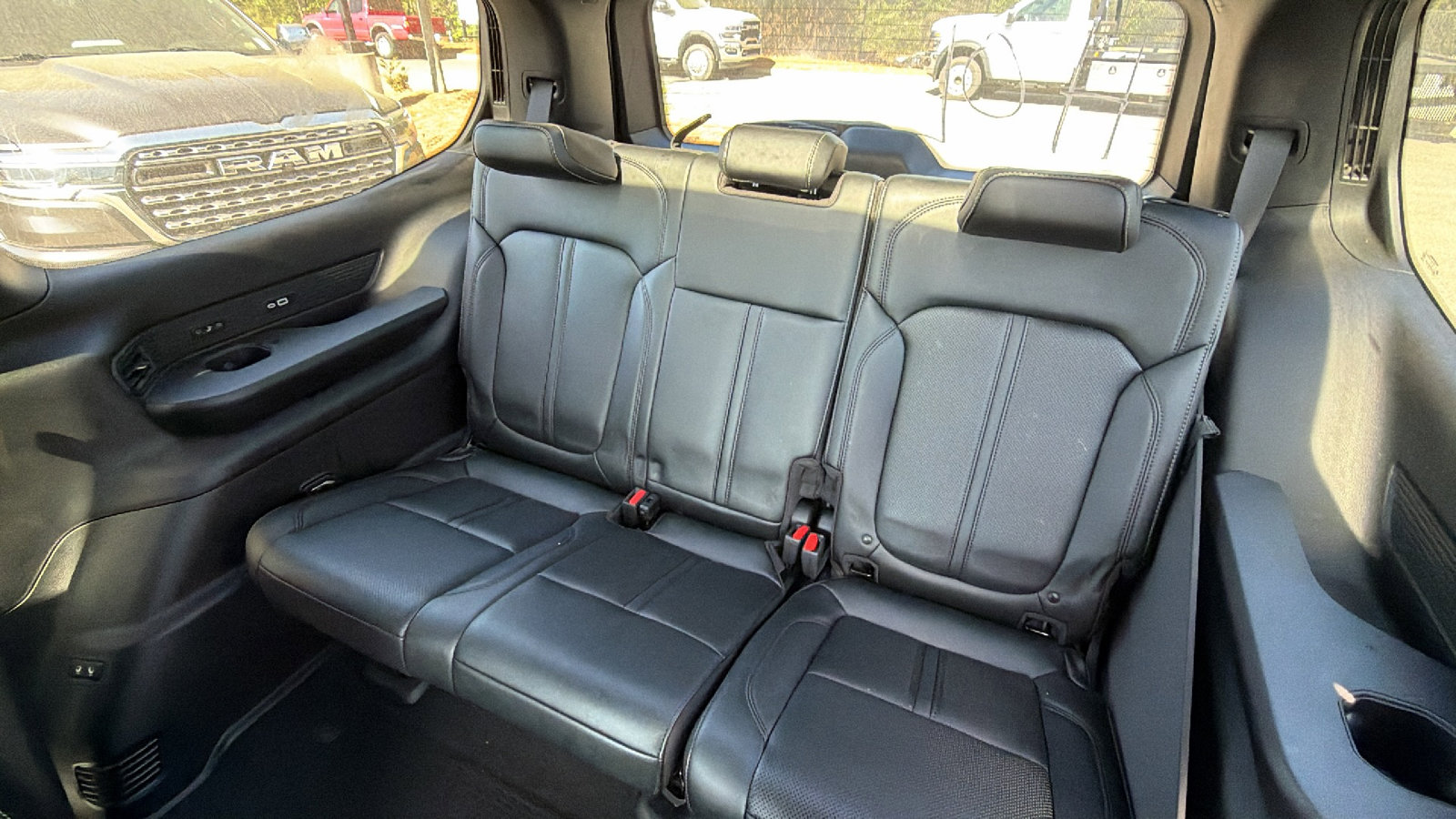 Used 2024 Jeep Wagoneer Series III w/ Premium Group I AWD/4WD image 26