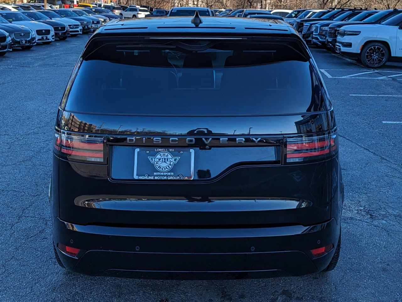 Used 2024 Land Rover Discovery Dynamic SE image 5