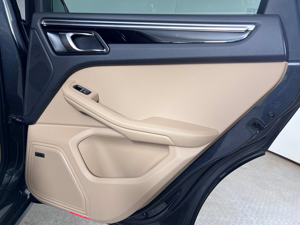 Certified 2021 Porsche Macan S AWD/4WD image 26