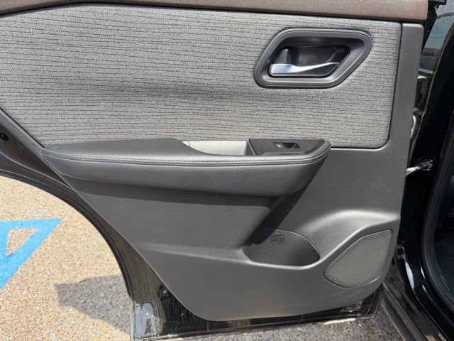 Certified 2022 Nissan Rogue SV FWD image 14