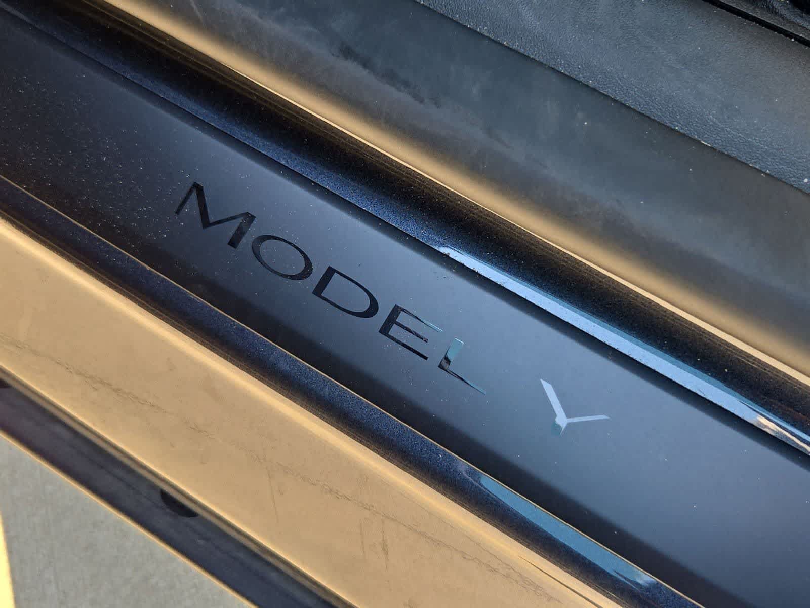 Used 2024 Tesla Model Y 2WD image 11
