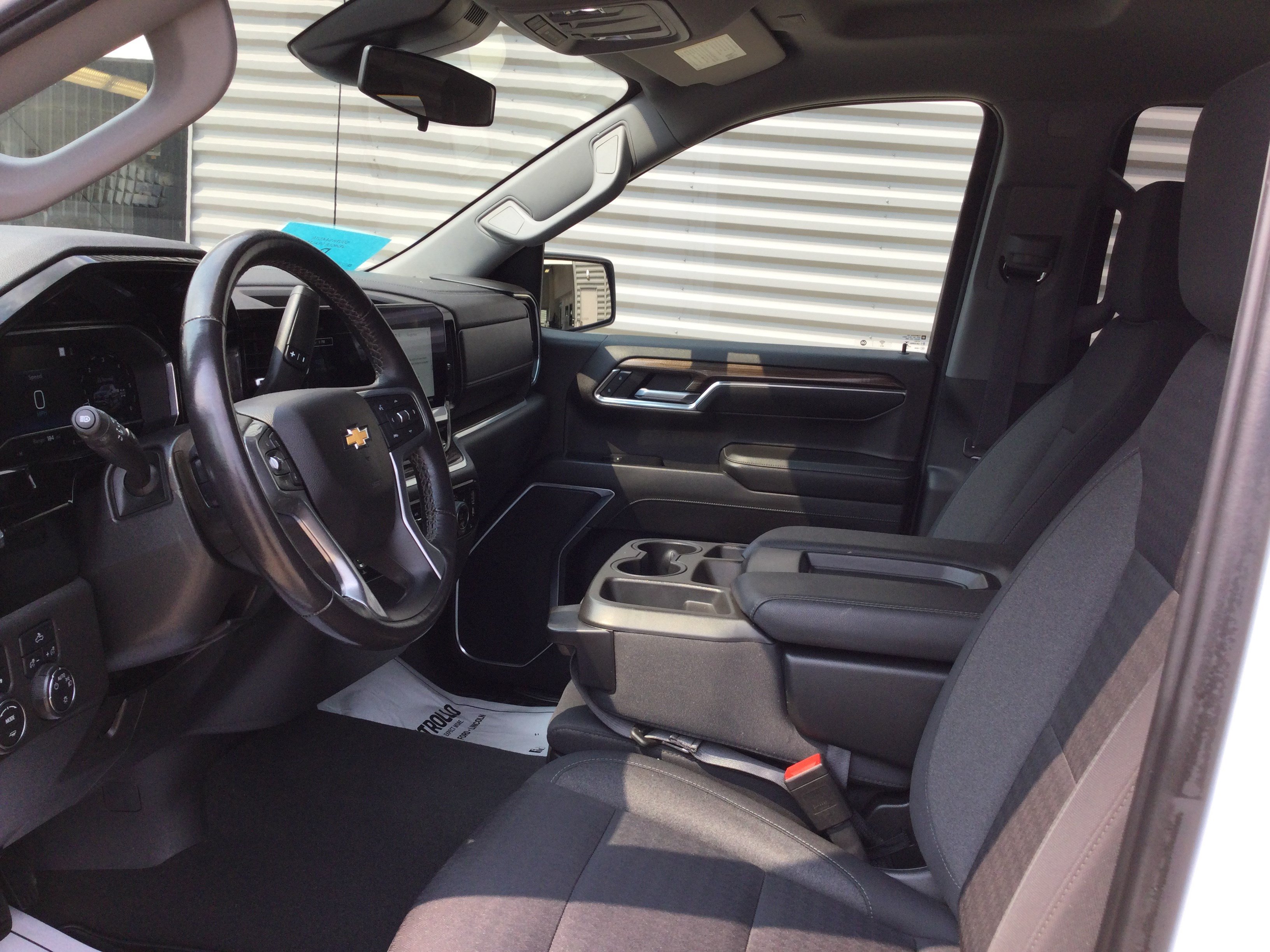 Used 2022 Chevrolet Silverado 1500 LT AWD/4WD image 7