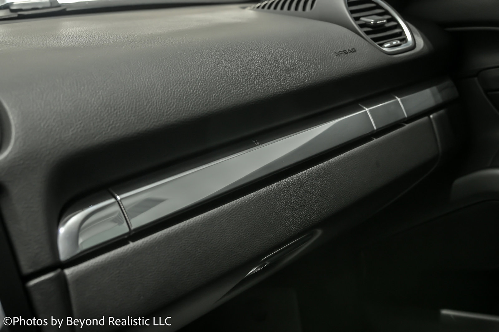 Used 2023 Porsche 718 Cayman T w/ Sport Chrono Package image 38