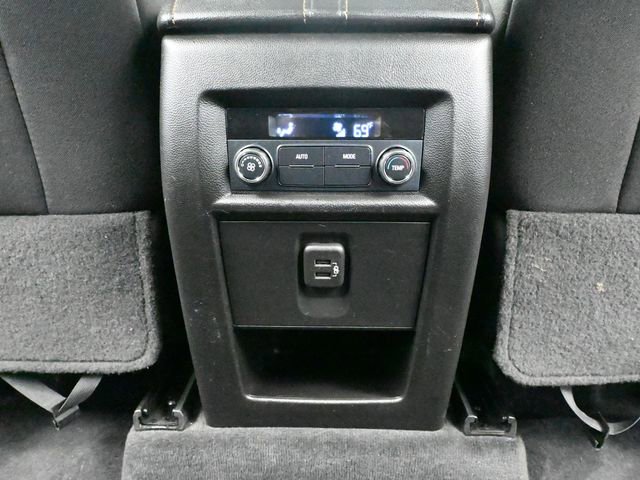 Used 2021 Chevrolet Traverse LT image 35