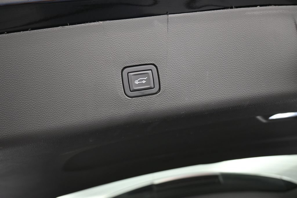 Used 2023 Chevrolet Traverse RS FWD image 50