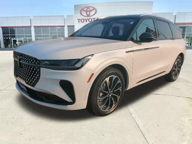 Used 2025 Lincoln Nautilus Reserve AWD/4WD image 6
