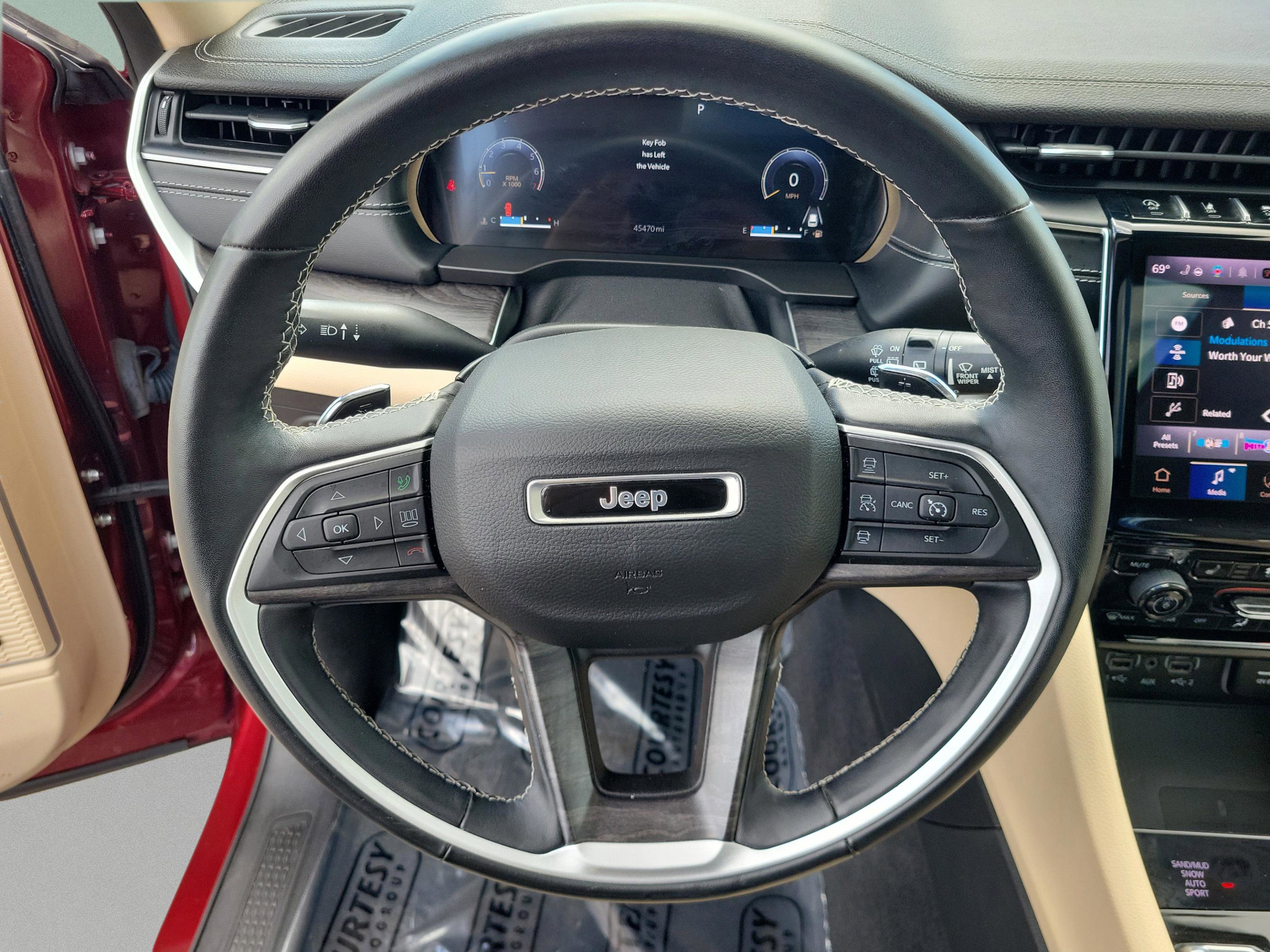 Used 2022 Jeep Grand Cherokee L Limited w/ Luxury Tech Group II image 27