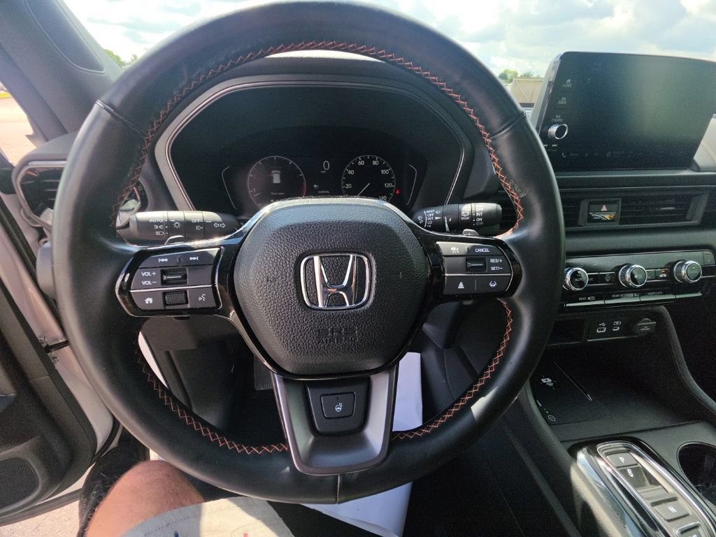 Certified 2023 Honda Pilot TrailSport image 17