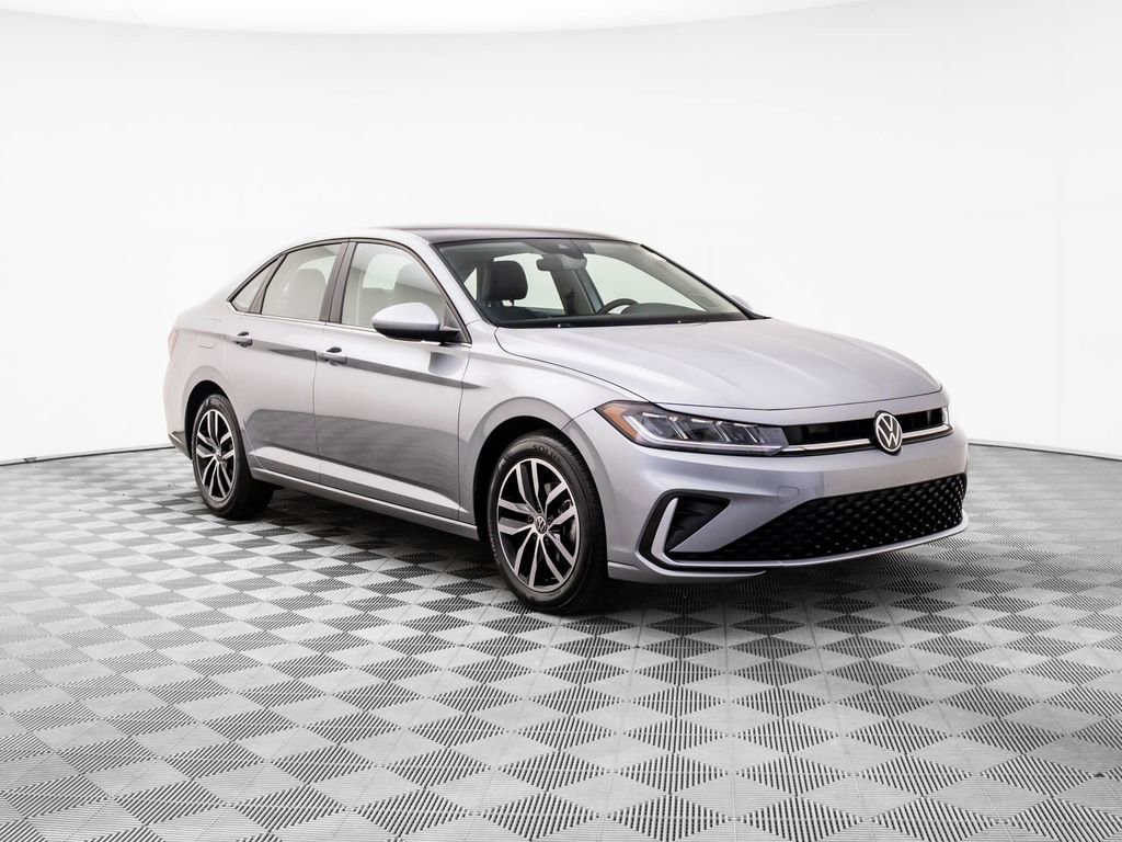 Used 2025 Volkswagen Jetta SE image 7