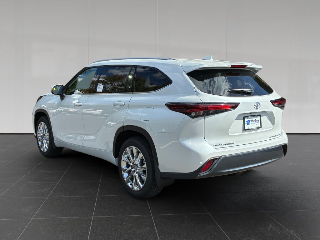 New 2026 Toyota Highlander Limited AWD/4WD image 3