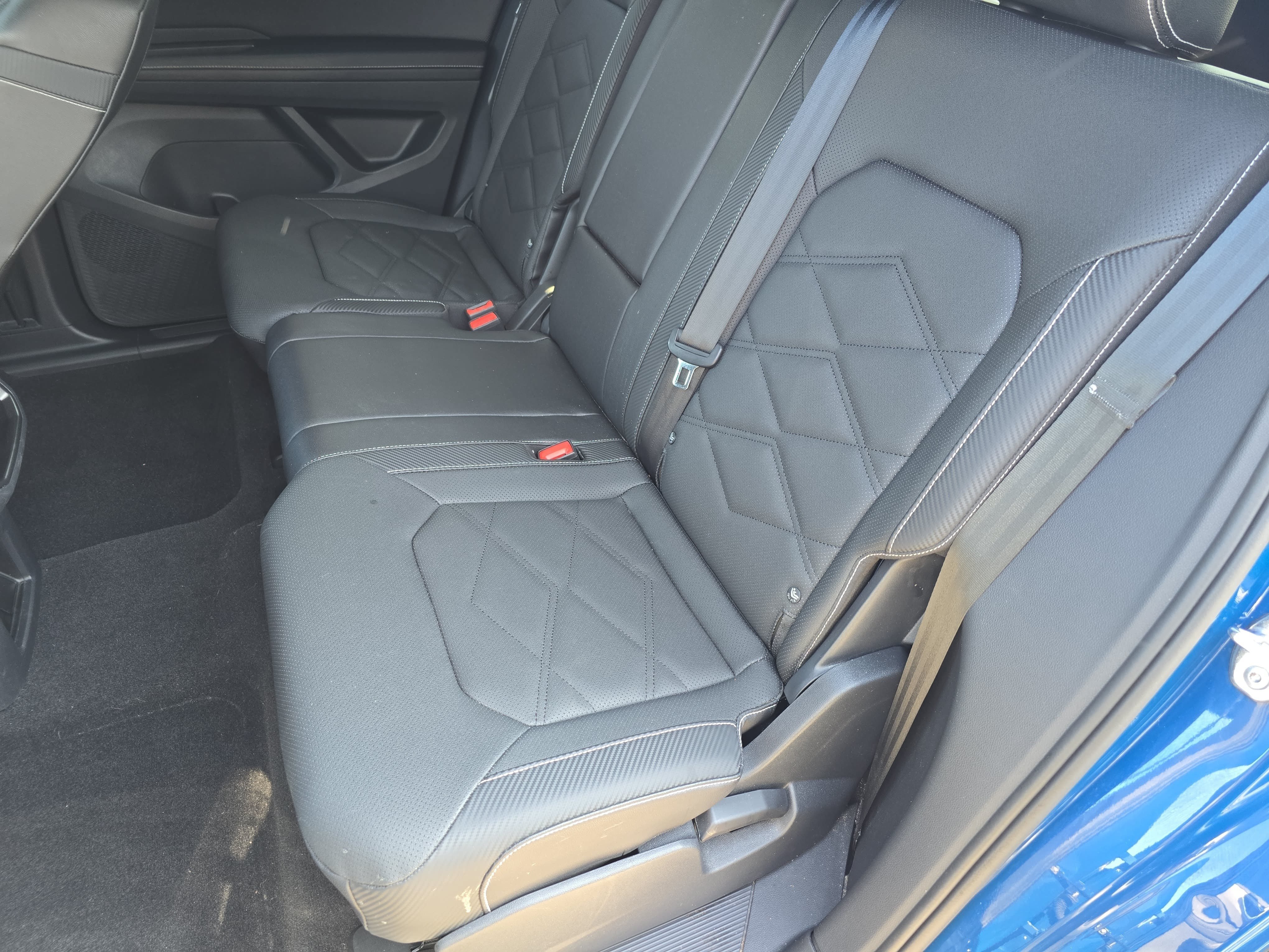 Used 2026 Volkswagen Atlas Cross Sport SE w/ Panoramic Sunroof Package FWD image 14