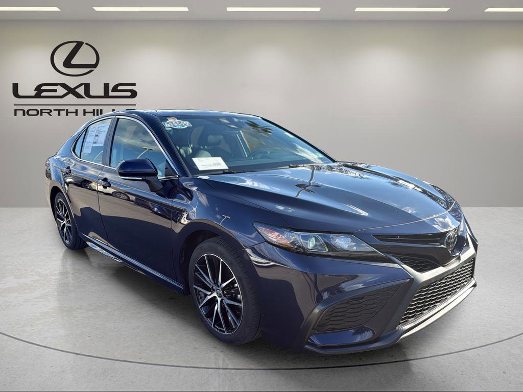Used 2022 Toyota Camry SE image 4