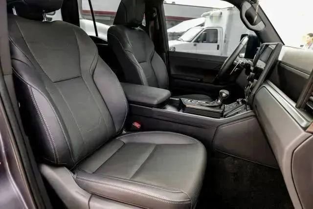 Used 2025 Lexus GX 550 image 38